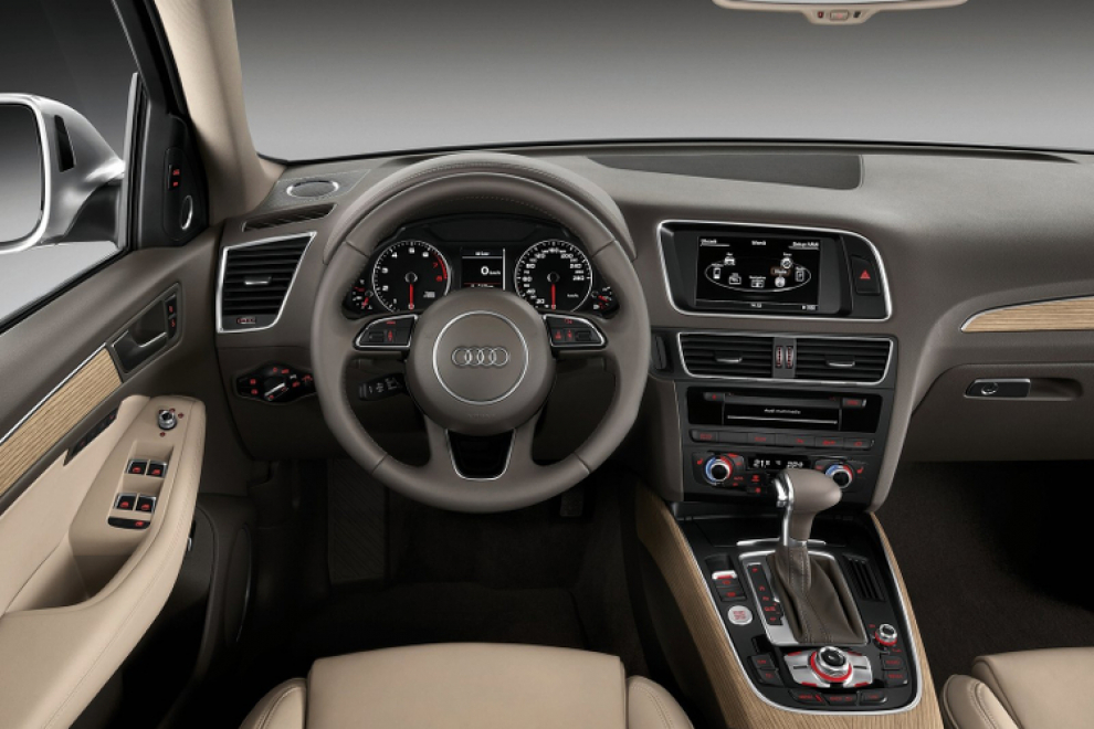 Салон Audi Q5 2013 кроссовер