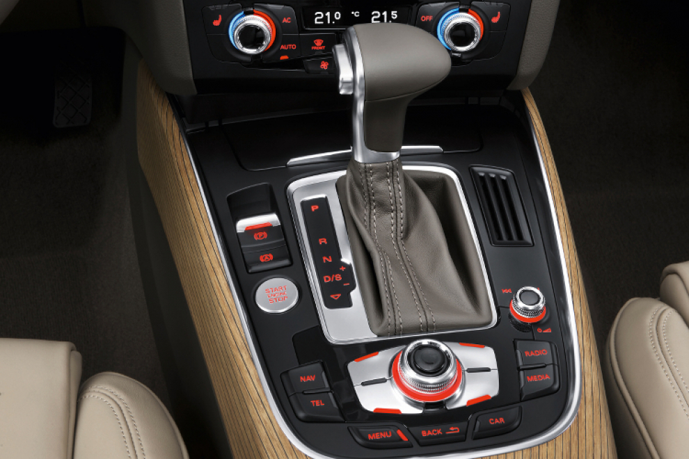 Салон Audi Q5 2013 кроссовер