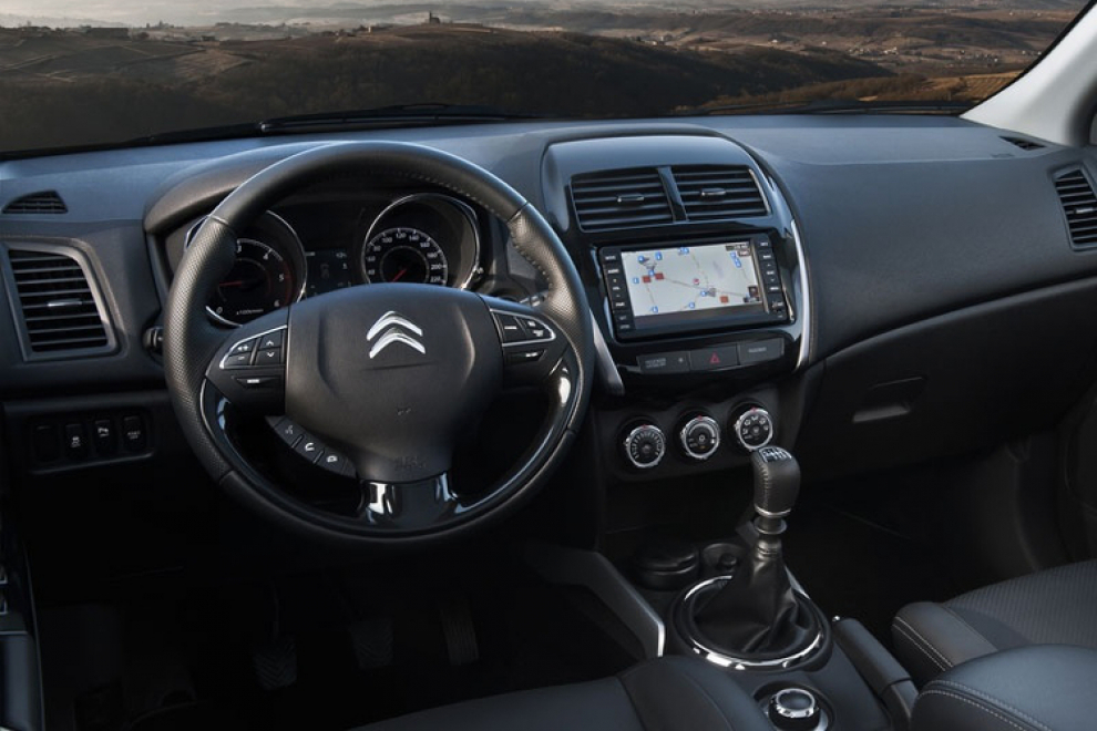 Салон Citroen C4 Aircross 2012 кроссовер
