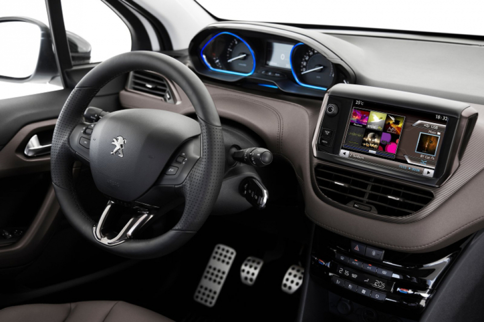 Салон Peugeot 2008 2013 кроссовер