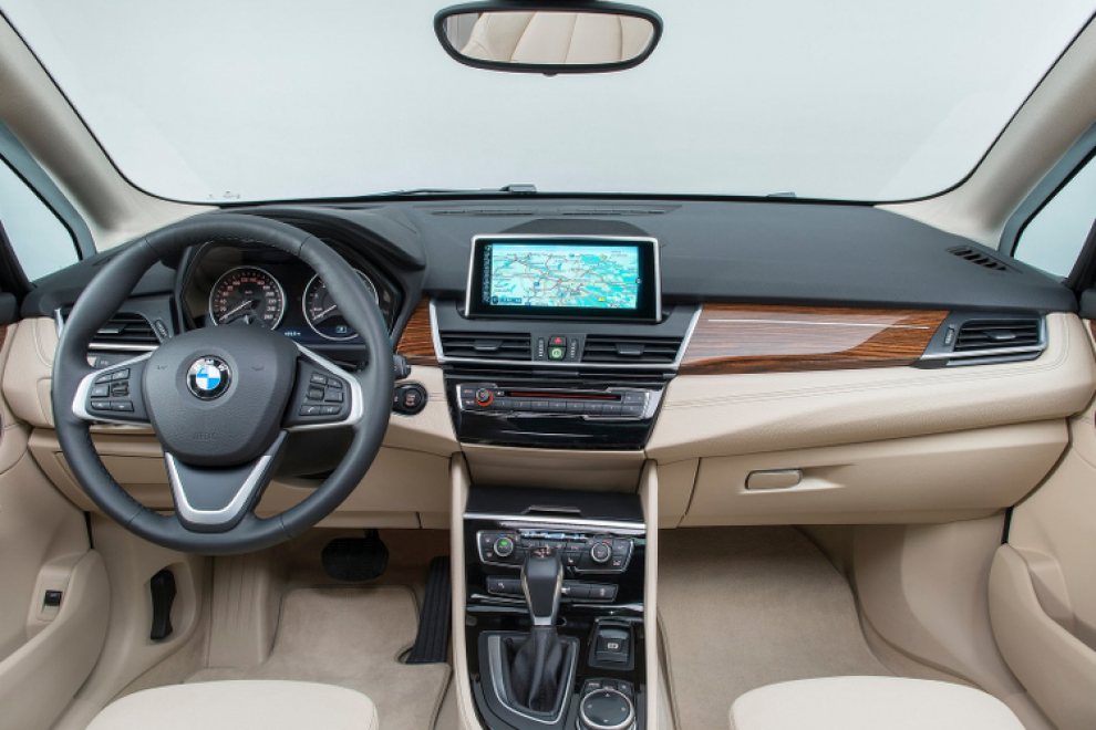 Салон BMW 2 Series Active Tourer 2014 компактвэн
