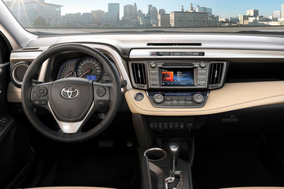 Салон Toyota RAV4 2013 кроссовер