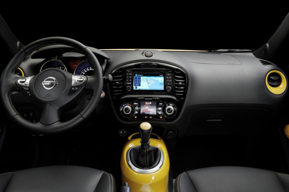Салон Nissan Juke 2014 кроссовер