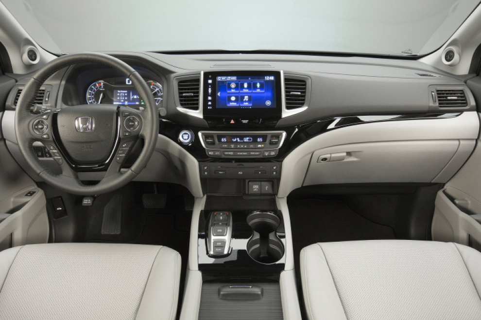 Салон Honda Pilot 2015 внедорожник