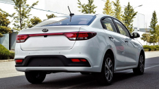   Kia Rio  / 