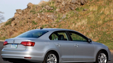   Volkswagen Jetta Highline / 