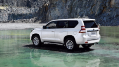   Toyota Land Cruiser Prado  7