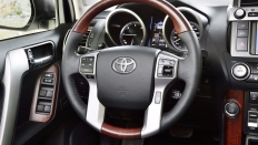   Toyota Land Cruiser Prado  / 
