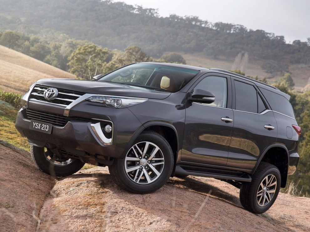 ���� Toyota Fortuner