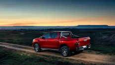   Toyota Hilux  /  / 2.4 . / 150 ..