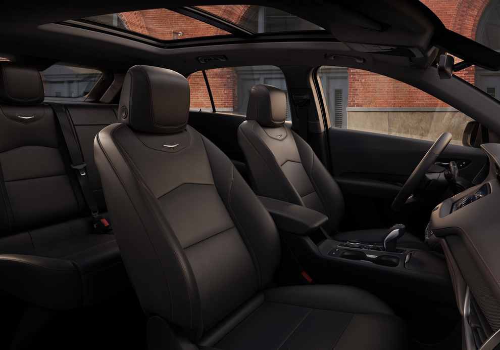 Интерьер Cadillac XT4