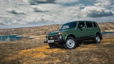   Lada 4x4 5drs ( 4x4 5) / Luxe<br><span> 1.7 / 81 .. /  (5 .) /  </span>