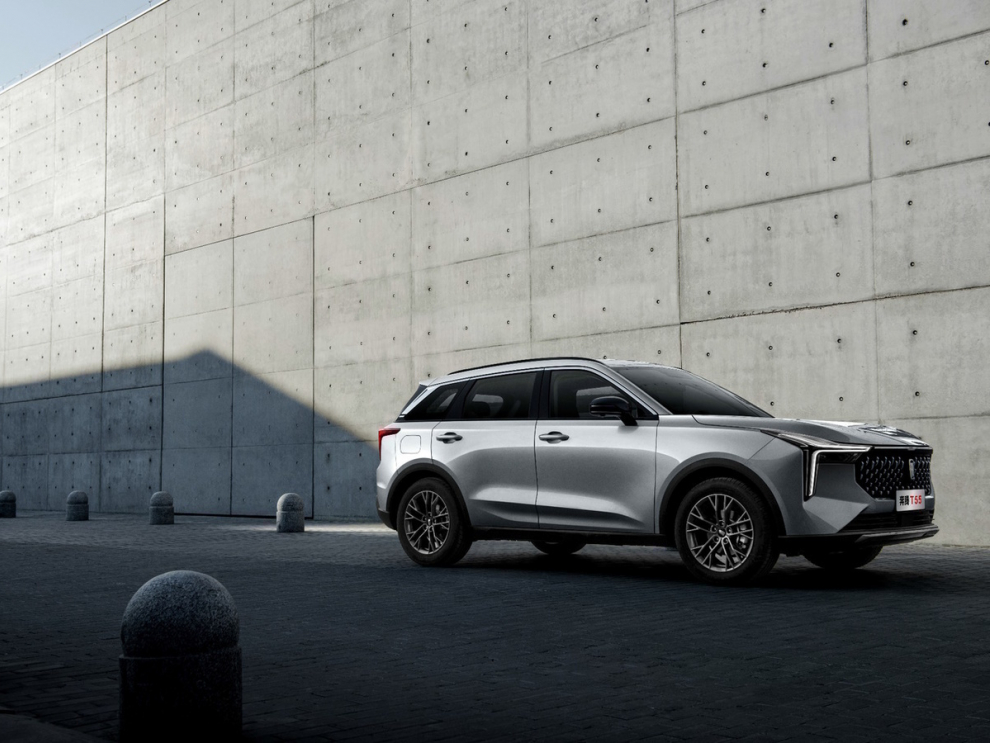 ���� FAW Bestune T55