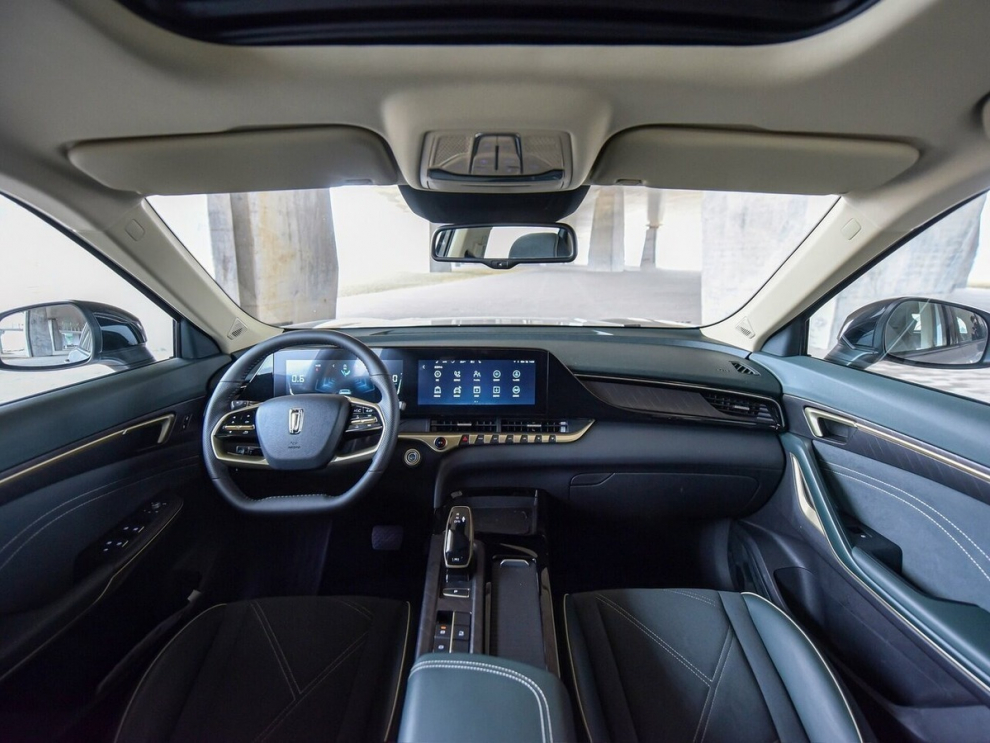 ���� FAW Bestune T55