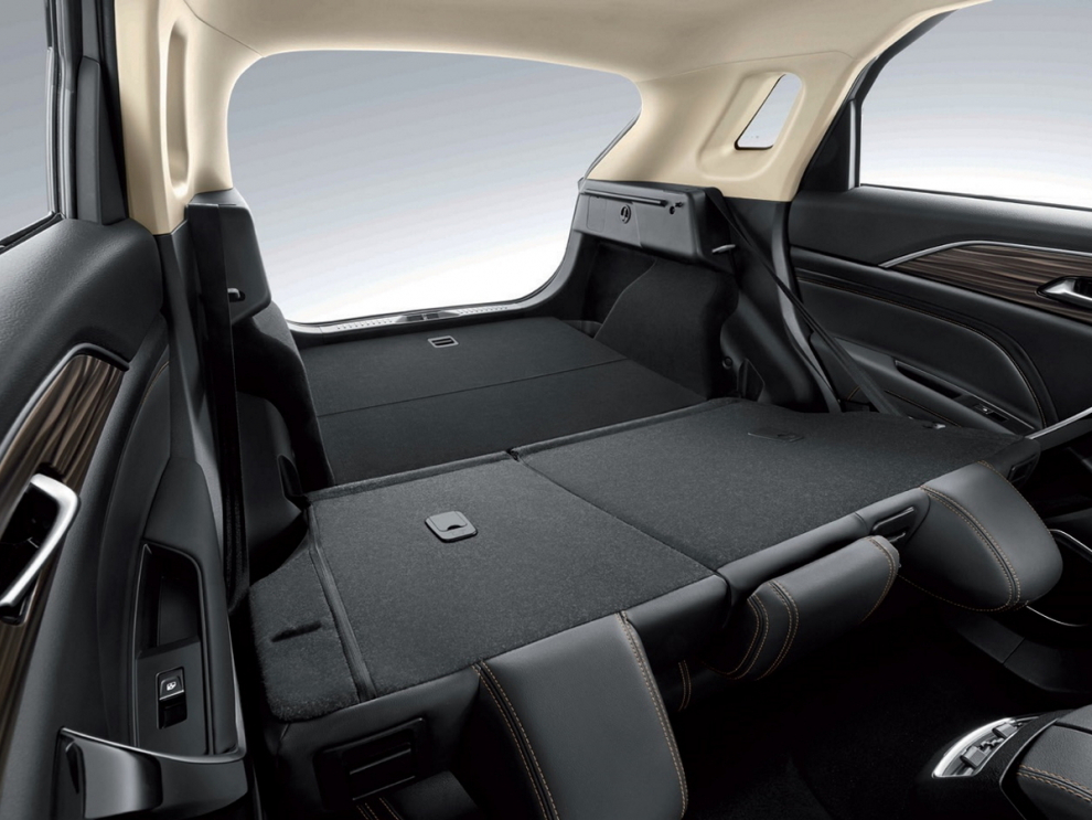 ���� FAW Bestune T77