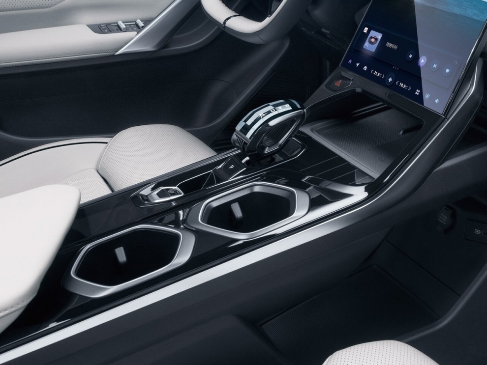 ���� Geely Atlas New