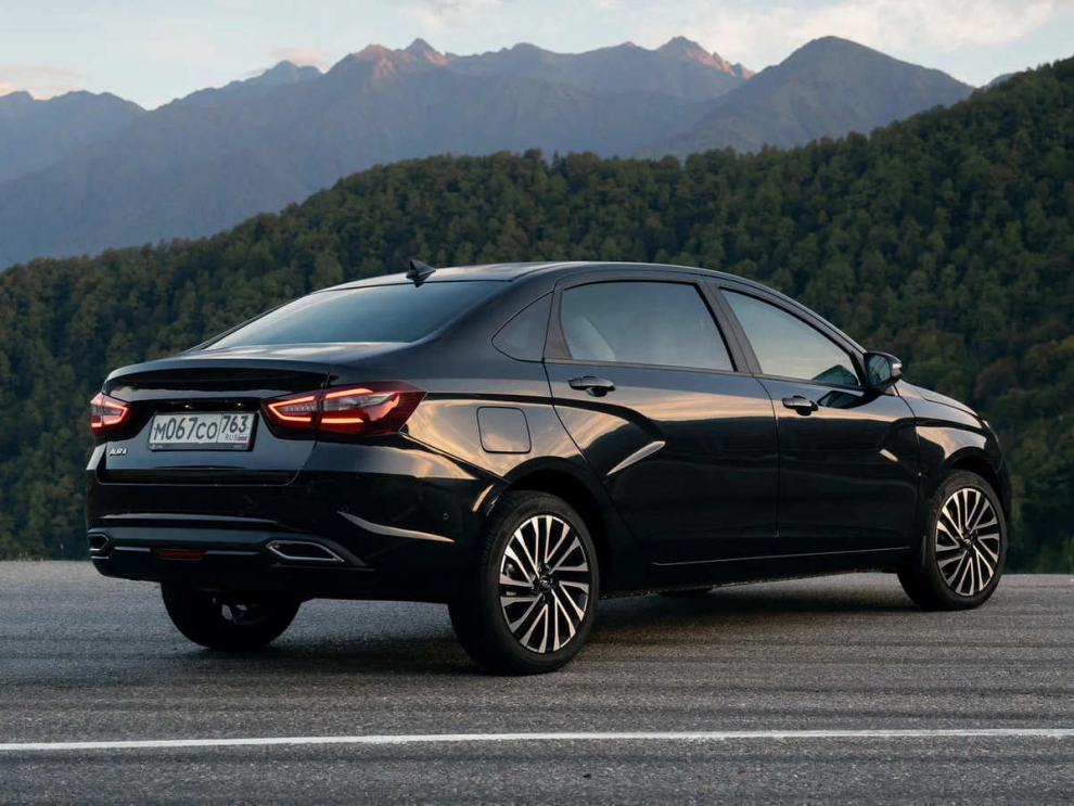 ���� Lada Aura