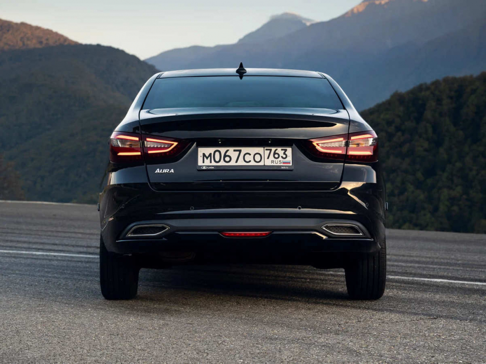 ���� Lada Aura