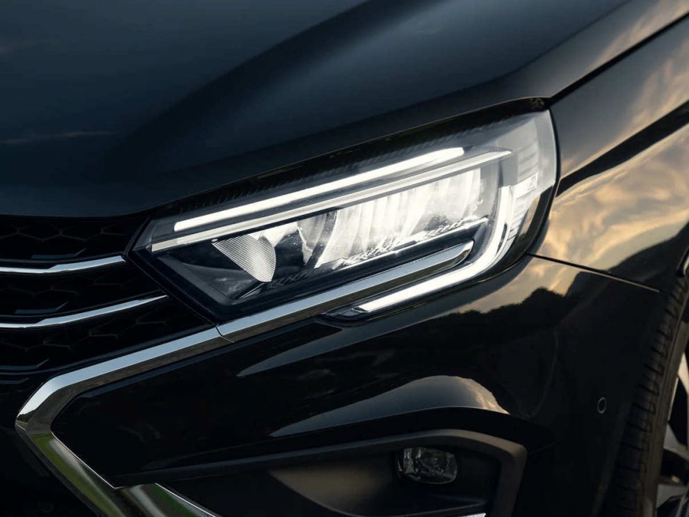 ���� Lada Aura