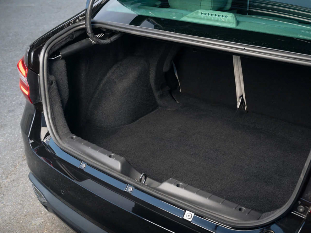 ���� Lada Aura