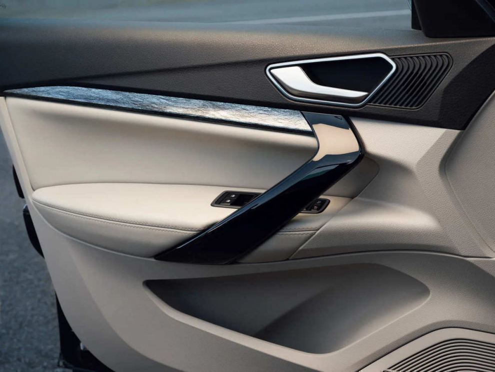 ���� Lada Aura