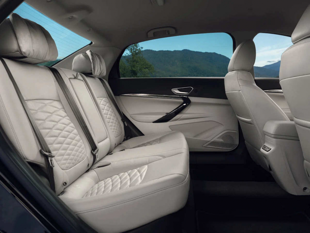 ���� Lada Aura