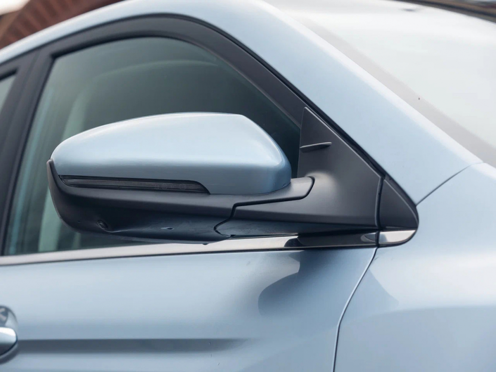 ���� LIVAN S6PRO