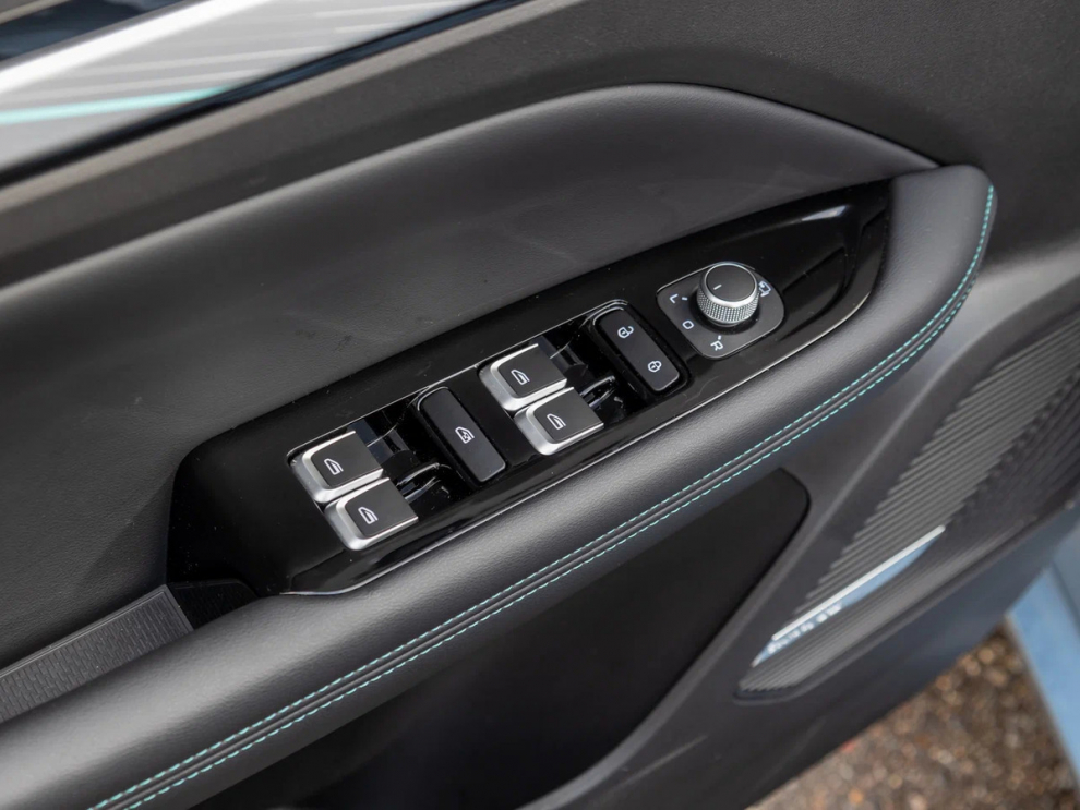 ���� LIVAN S6PRO