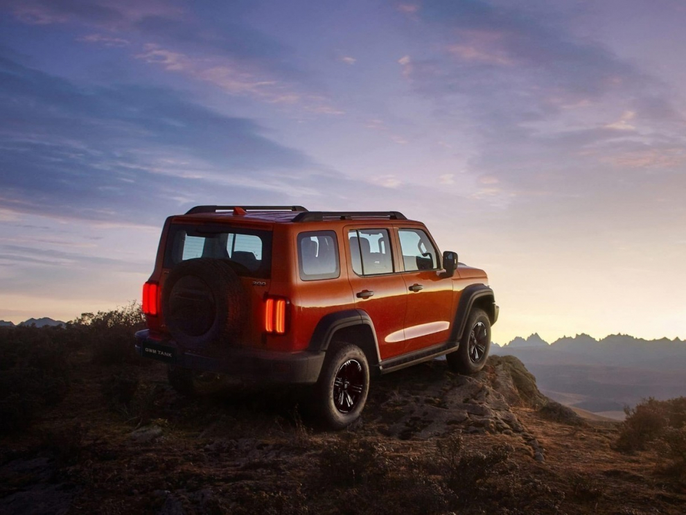 ���� TANK 300