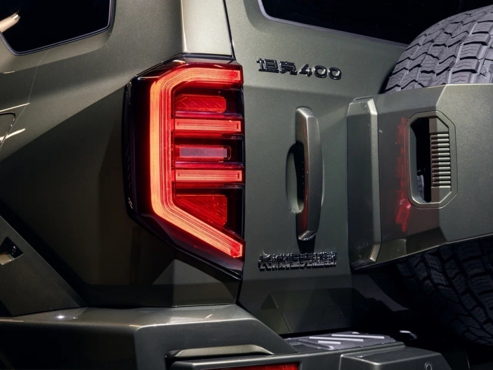 ���� TANK 400