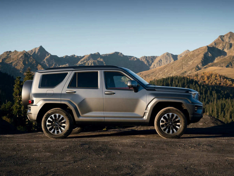 ���� TANK 700