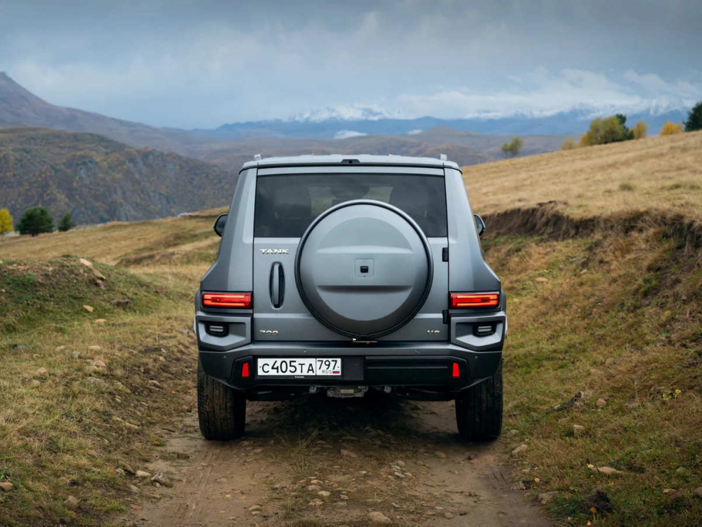 ���� TANK 700