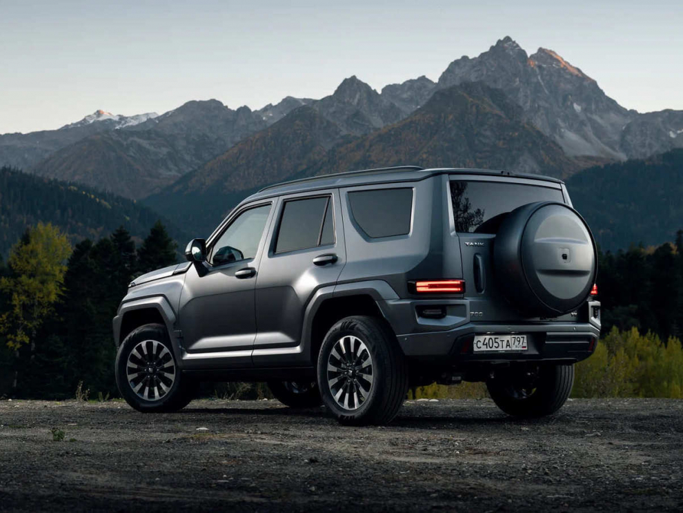 ���� TANK 700