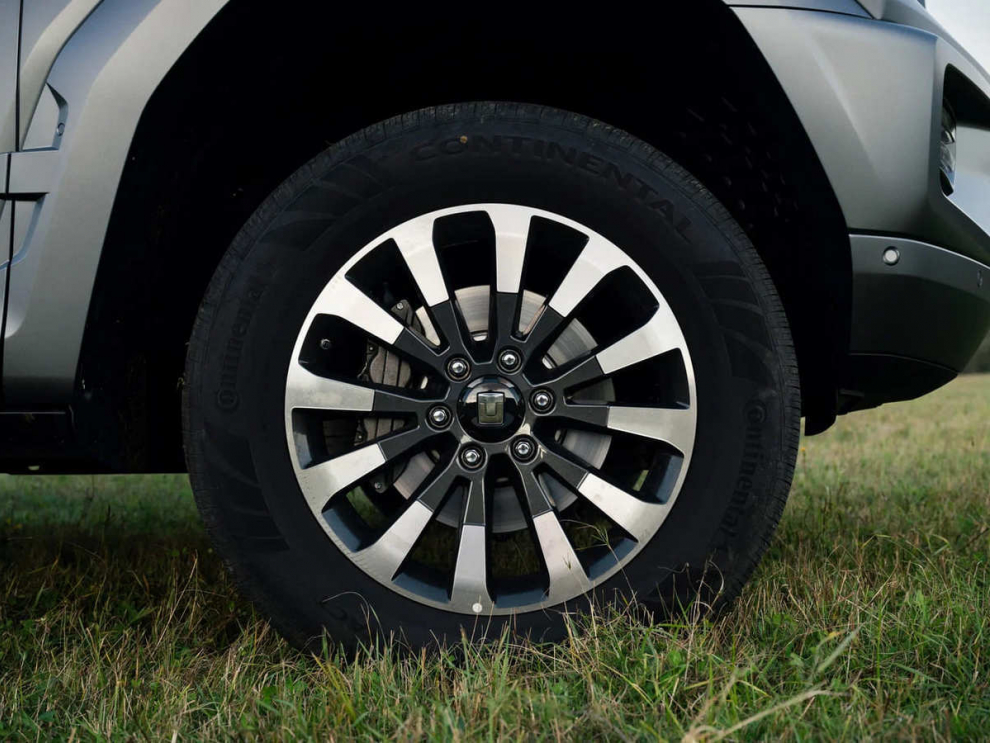 ���� TANK 700