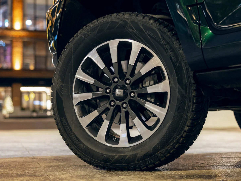 ���� TANK 700