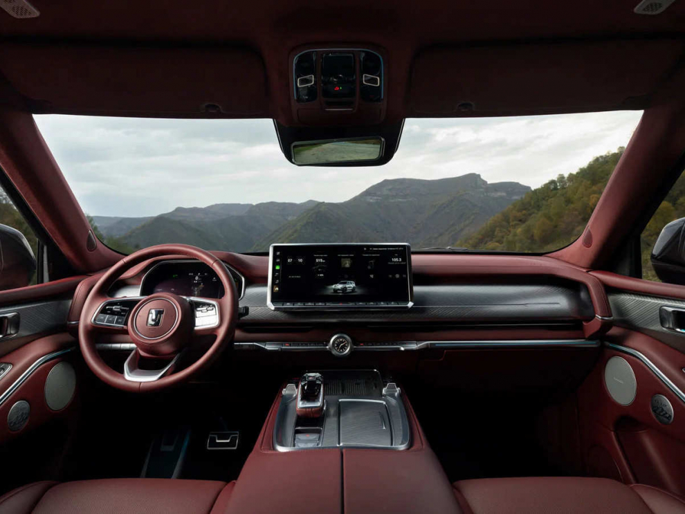 ���� TANK 700