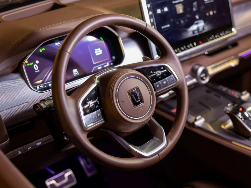 ���� TANK 700