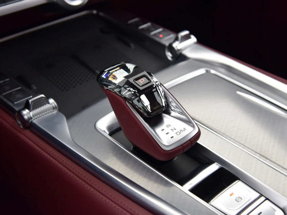 ���� TANK 700