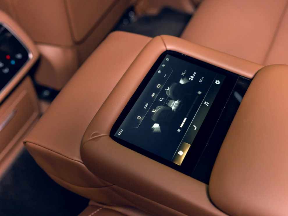 ���� TANK 700