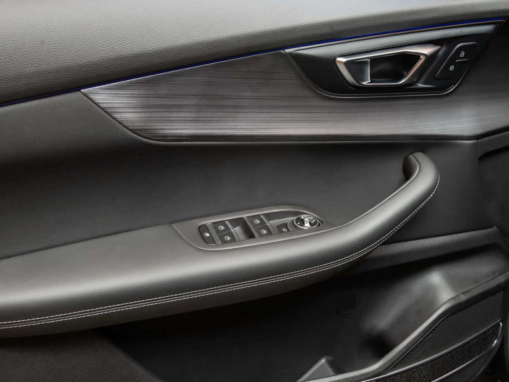 ���� XCITE X-Cross 7